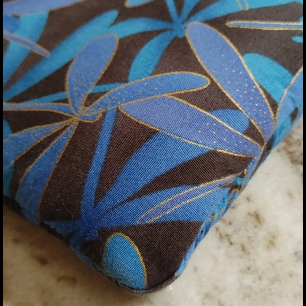 N/A padded tote
